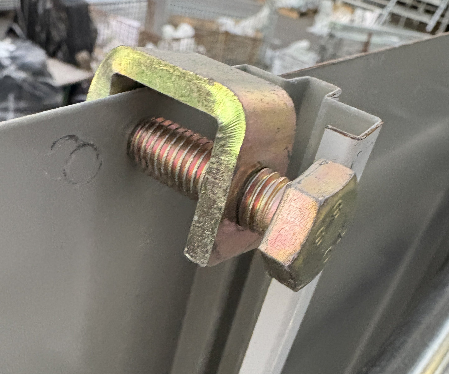 調整パネル用取付金具S